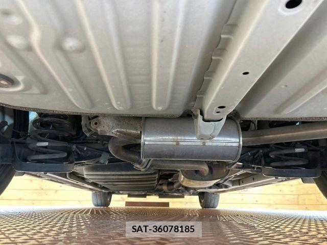 Toyota VOXY 2018-02 8102593-18