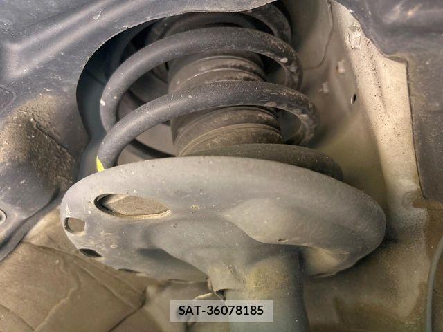 Toyota VOXY 2018-02 8102593-19