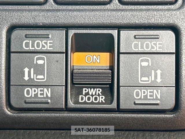 Toyota VOXY 2018-02 8102593-5