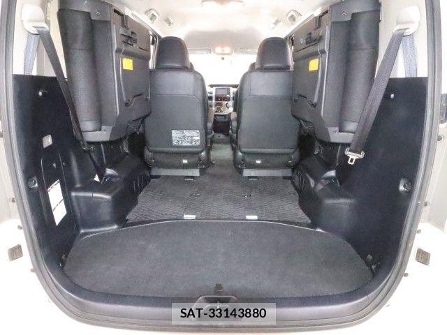 Toyota VOXY 2013-09 8102606-9