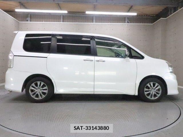 Toyota VOXY 2013-09 8102606-26