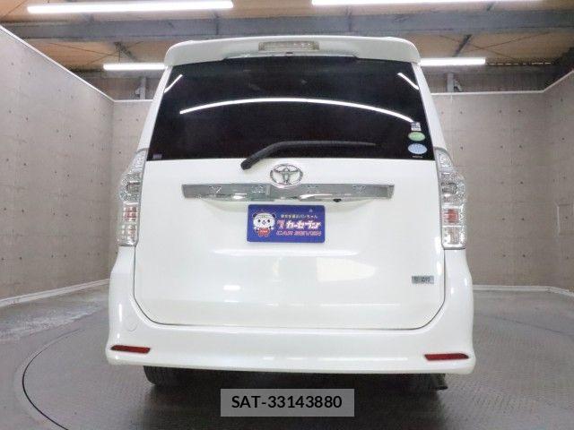 Toyota VOXY 2013-09 8102606-27
