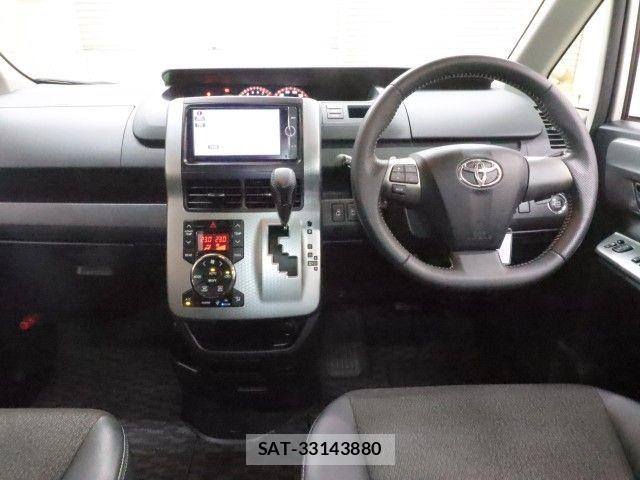 Toyota VOXY 2013-09 8102606-2