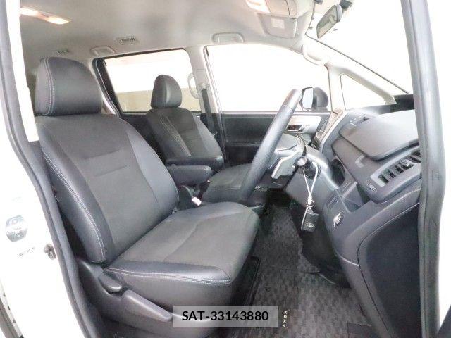Toyota VOXY 2013-09 8102606-3