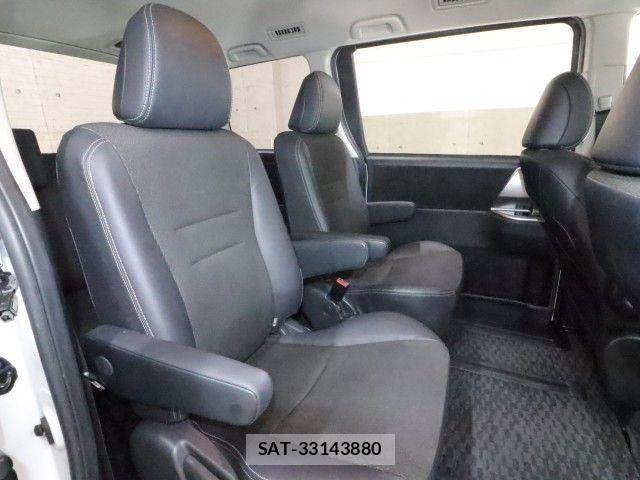 Toyota VOXY 2013-09 8102606-4