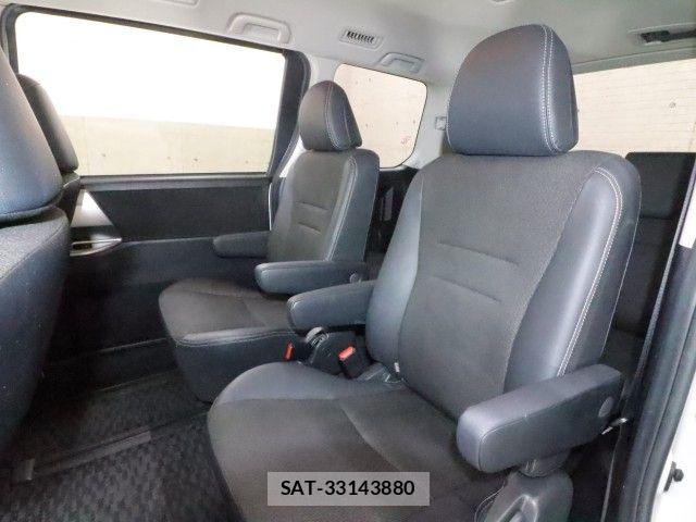 Toyota VOXY 2013-09 8102606-6