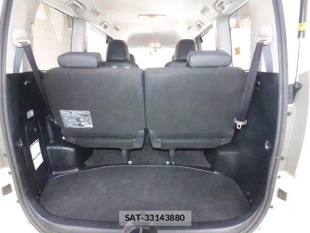 Toyota VOXY 2013-09 8102606-8