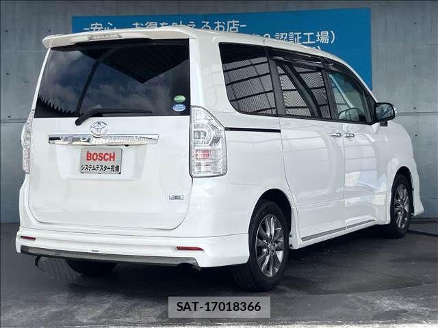 Toyota VOXY 2013-11 8102609-11
