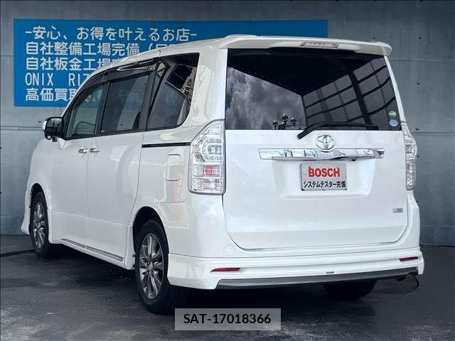 Toyota VOXY 2013-11 8102609-12