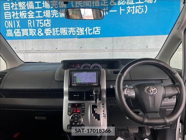 Toyota VOXY 2013-11 8102609-13
