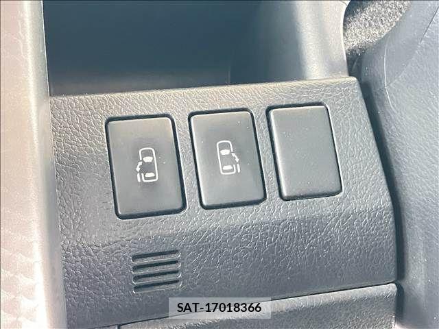 Toyota VOXY 2013-11 8102609-17