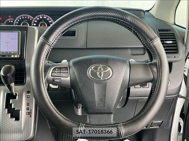 Toyota VOXY 2013-11 8102609-1