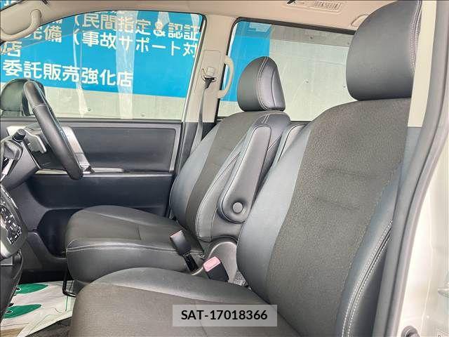 Toyota VOXY 2013-11 8102609-2