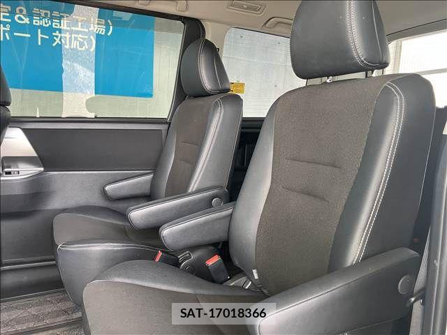 Toyota VOXY 2013-11 8102609-3