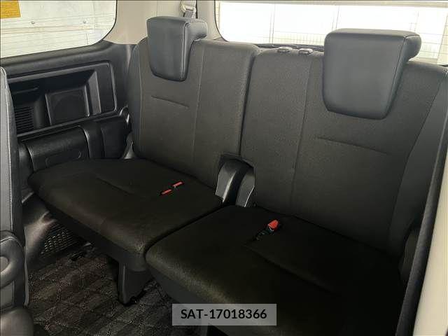 Toyota VOXY 2013-11 8102609-4