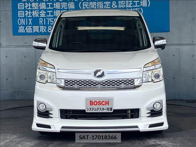 Toyota VOXY 2013-11 8102609-5