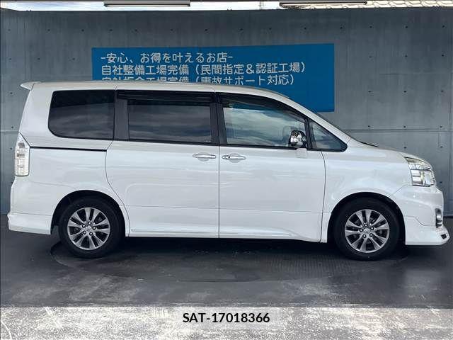 Toyota VOXY 2013-11 8102609-7