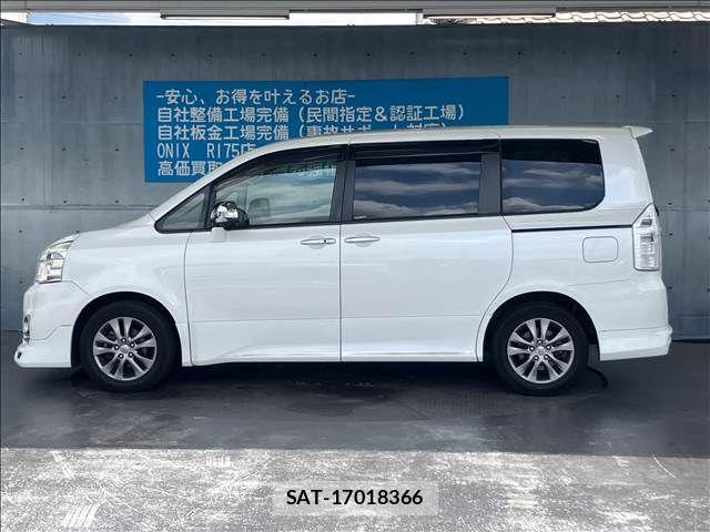 Toyota VOXY 2013-11 8102609-8
