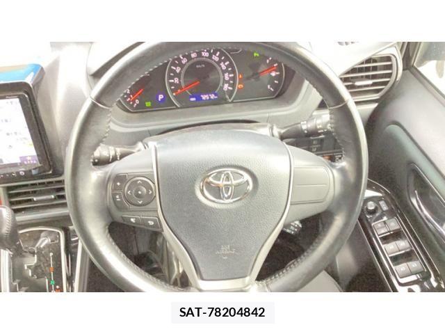 Toyota VOXY 2019-03 8102584-10