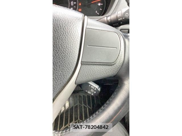 Toyota VOXY 2019-03 8102584-12