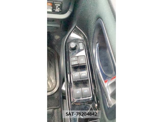 Toyota VOXY 2019-03 8102584-14