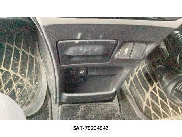 Toyota VOXY 2019-03 8102584-21