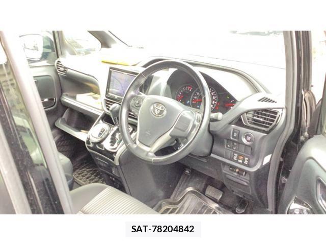 Toyota VOXY 2019-03 8102584-7
