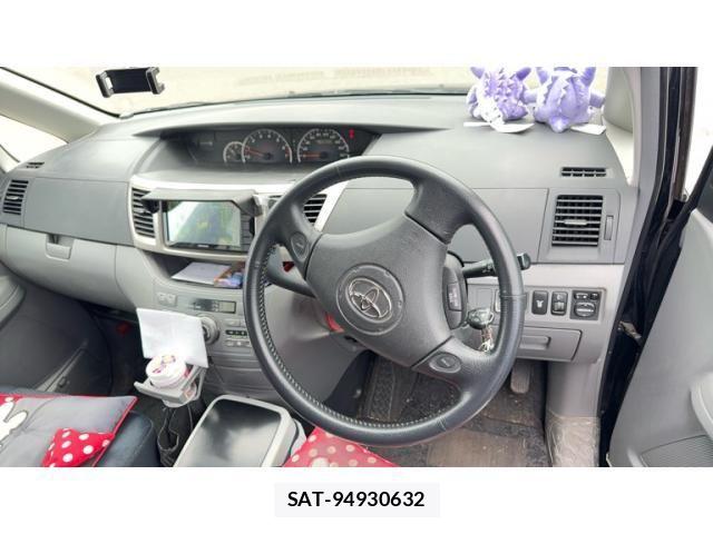 Toyota VOXY 2005-01 8102637-9