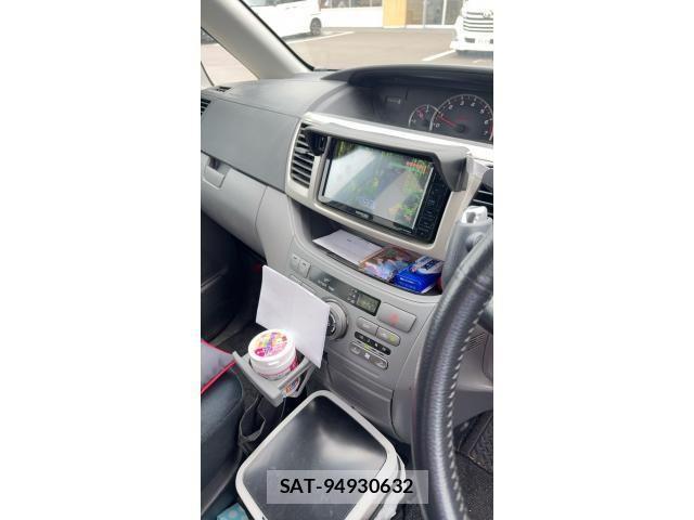 Toyota VOXY 2005-01 8102637-10