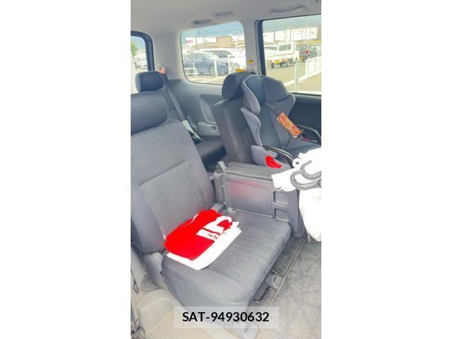 Toyota VOXY 2005-01 8102637-12