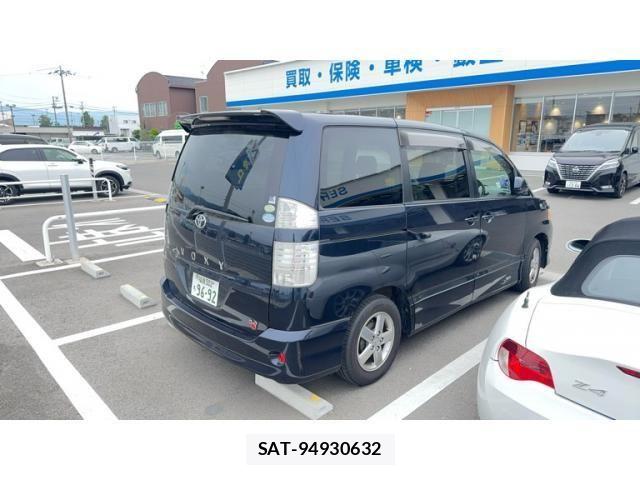 Toyota VOXY 2005-01 8102637-1