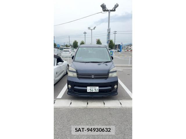 Toyota VOXY 2005-01 8102637-3