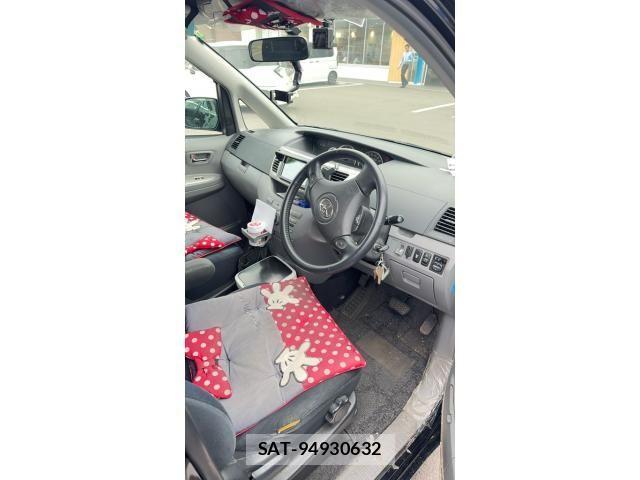 Toyota VOXY 2005-01 8102637-7