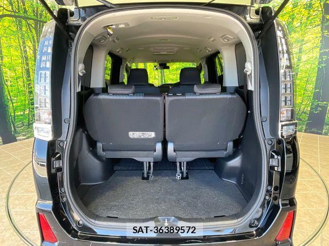 Toyota VOXY 2017-03 8102595-10