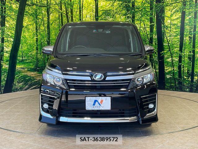 Toyota VOXY 2017-03 8102595-14