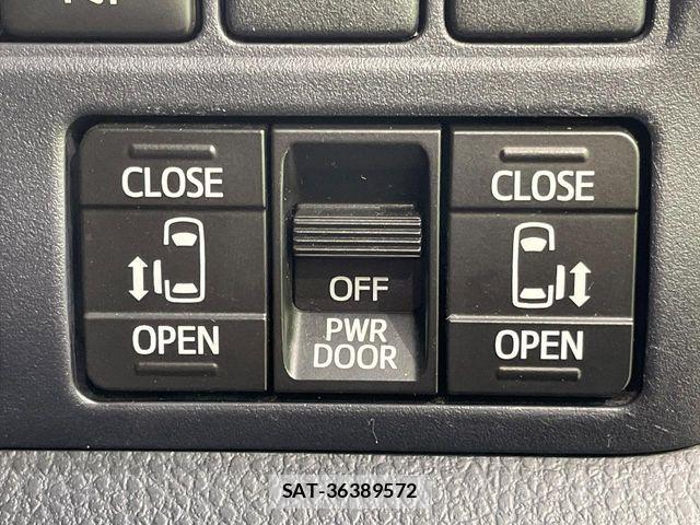 Toyota VOXY 2017-03 8102595-3