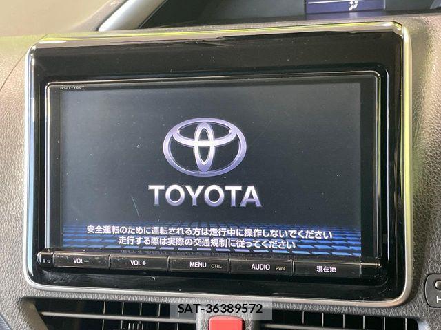 Toyota VOXY 2017-03 8102595-4
