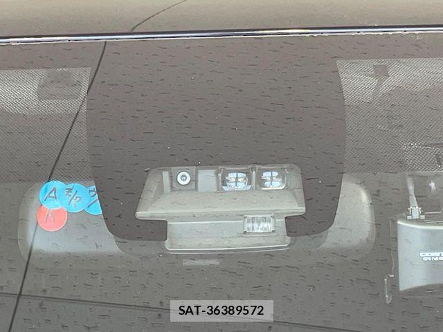 Toyota VOXY 2017-03 8102595-6