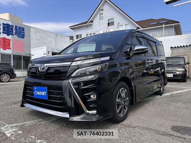 Toyota VOXY 2021-06 8102581-0