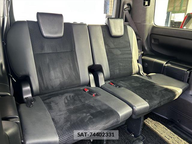 Toyota VOXY 2021-06 8102581-14