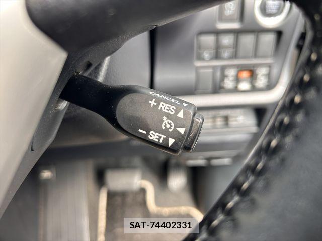 Toyota VOXY 2021-06 8102581-15