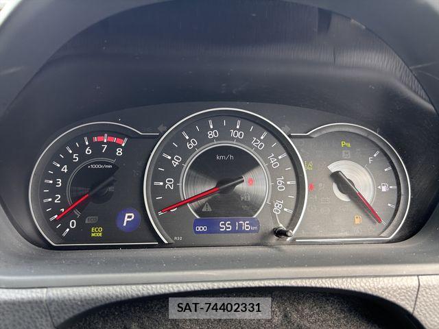Toyota VOXY 2021-06 8102581-16