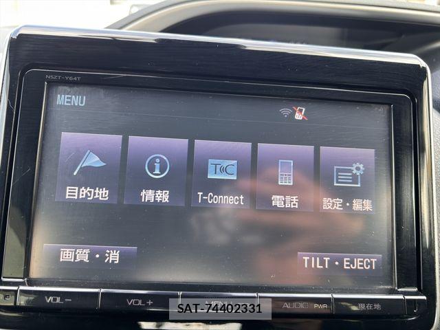 Toyota VOXY 2021-06 8102581-18
