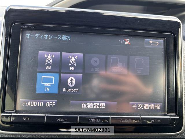 Toyota VOXY 2021-06 8102581-19