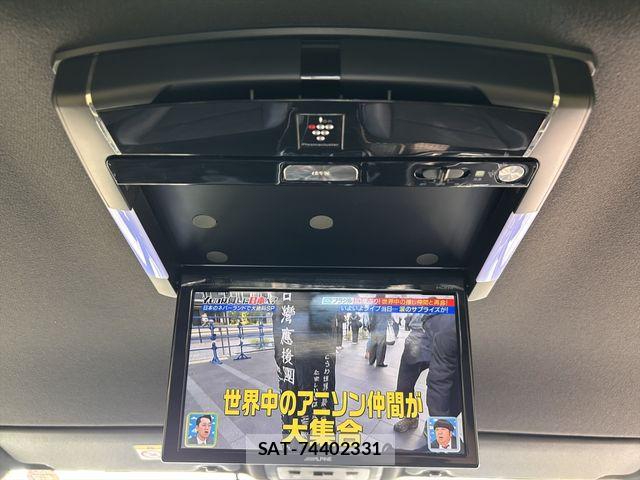 Toyota VOXY 2021-06 8102581-21