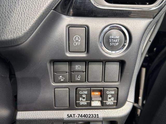 Toyota VOXY 2021-06 8102581-22