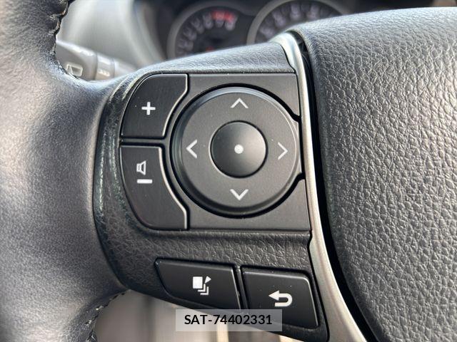 Toyota VOXY 2021-06 8102581-24
