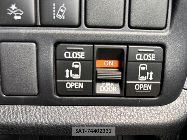 Toyota VOXY 2021-06 8102581-25