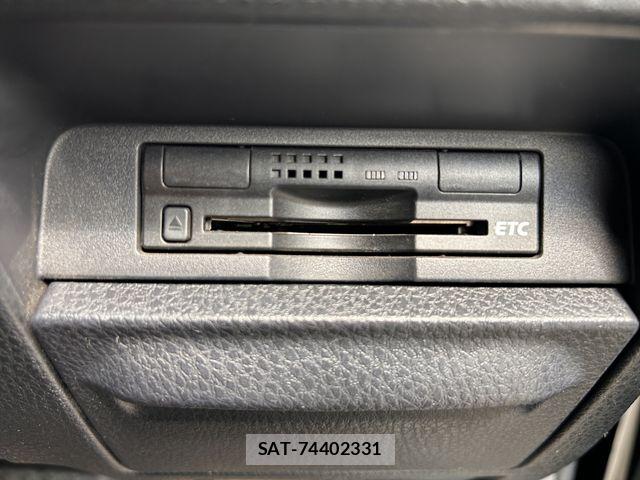 Toyota VOXY 2021-06 8102581-28