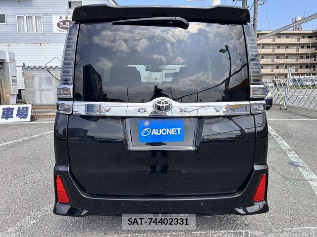 Toyota VOXY 2021-06 8102581-5